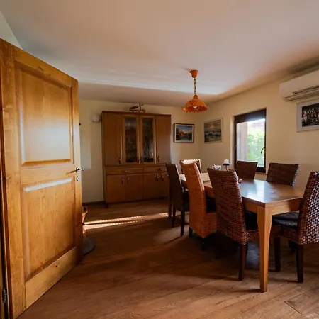 Holiday home Udobna Hisa Med Vinogradi Blizu Vinarium Lend - Comfortable Vineyard House Near Vinarium Tower Lend